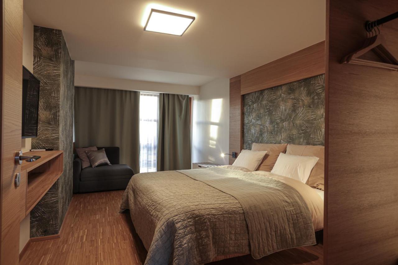Par Pokoju Microhotel Zlin Bagian luar foto