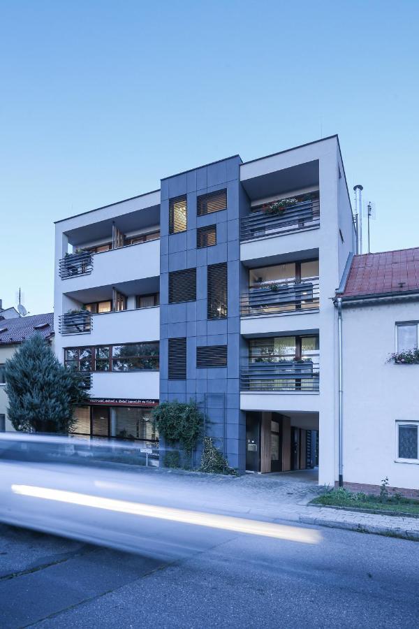 Par Pokoju Microhotel Zlin Bagian luar foto